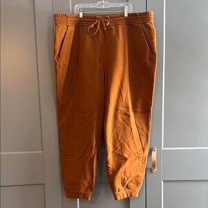 Lululemon Loungeful High-Rise Jogger
Butternut Brown